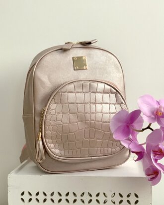 Rucsac Charlie roz sidefat din piele ecologica