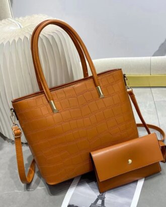 Geanta Freya maro deschis din piele ecologica si portofel inclus, 33 x 27 x 13 cm
